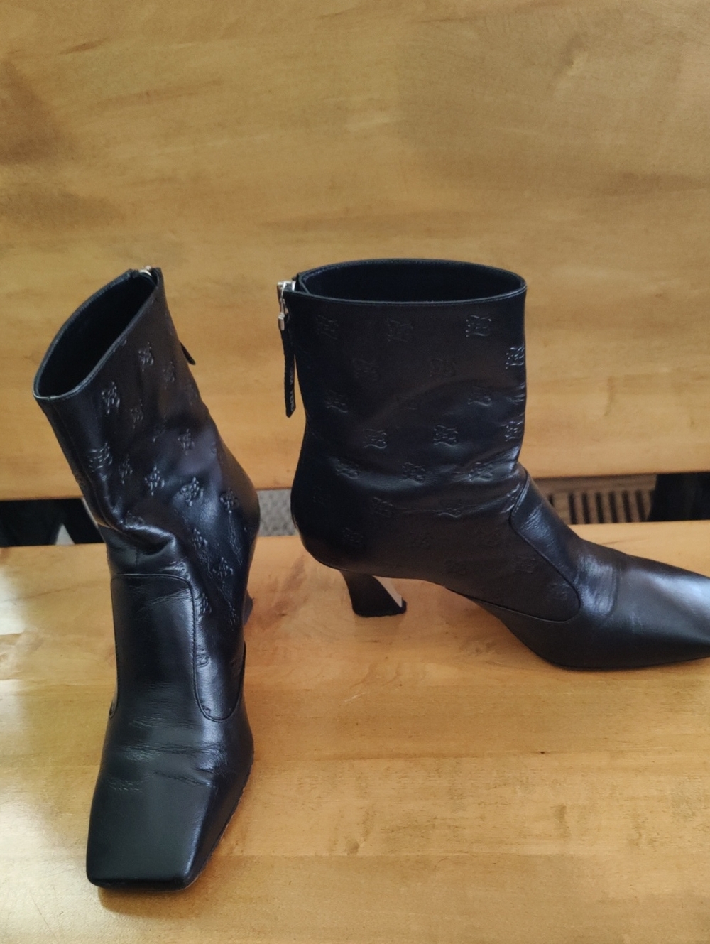 Authenticated Fendi FFreedom Vitello Karligraphy Black Booties Size 35